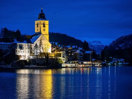 Winter mood, blue hour, St. Wolfgang am Wolfgangsee, Salzkammergut, Land Salzburg, Austria, Europe