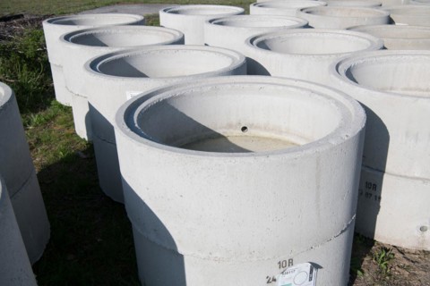 Species protection, concrete rings for the construction of spawning waters for amphibians along the