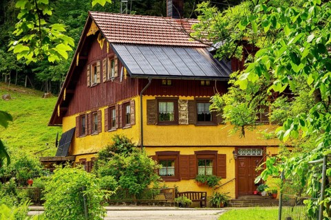 House with wooden or wooden shingle façade, Kreuzthal, Markt Buchenberg, Allgäu, Swabia, Bavaria,