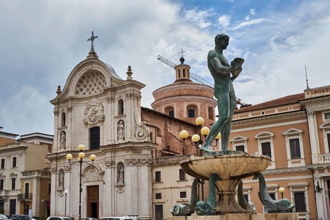 Fountain Fontana Vecchia, behind the church Santa Maria del Suffragio, Anime Sante, Piazza del