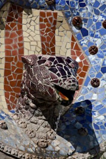 The dragon's head fountain in the middle of the staircase at the entrance to Parc Güll, the