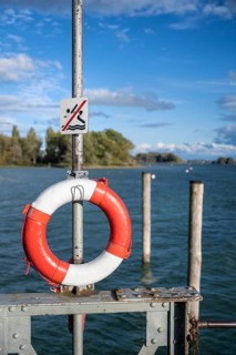 Lifebuoy and pictogram for bathing ban on the shore of Lake Constance, Radolfzell, Konstanz