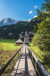 The mountain church Klöntal, behind it the 2294 metre high Mutteristock, Canton Glarus,