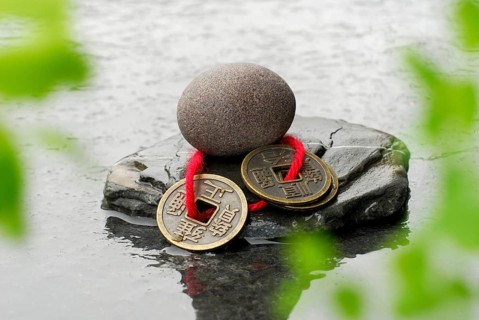 Stones and Chinese lucky coins, coins, lucky coins, lucky coin, coin, in water