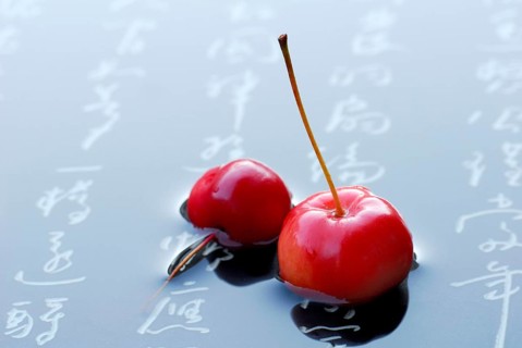 Decorative apples in water and Chinese characters