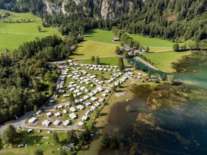 The Vorauen campsite and boat harbour on Lake Klöntal, Klöntal, Canton Glarus, Switzerland, Europe
