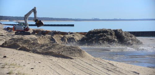 Renaturation, Repair of erosion-damaged beach. Sand is sucked up from the seabed and pumped via