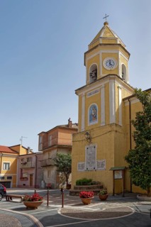 Mother church of Fardella, dedicated to St Anthony of Padua, in Piazza Gianturco E. The mountain