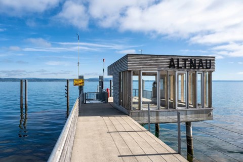 Jetty with weather shelter on Lake Constance, Altnau, Canton Thurgau, Switzerland, Europe