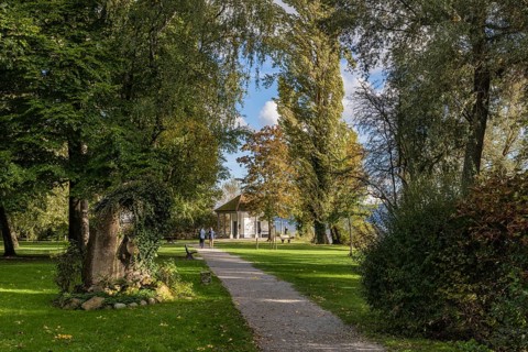 Footpath through Mettnaupark with memorial stone by the poet Joseph Victor von Scheffel and the