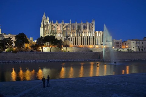 La Seu Cathedral, Palma Cathedral, at dusk, Palma, Majorca, Balearic Islands, Spain, Europe