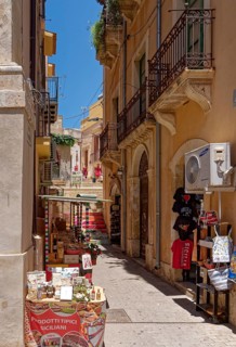 Narrow alley in Noto. The old town centre of Noto is a UNESCO World Heritage Site. Noto, Sicily,