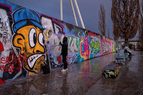 Germany, Berlin, 02. 01. 2022, Sunday afternoon in Mauerpark, graffiti wall, sprayer, rainy day,