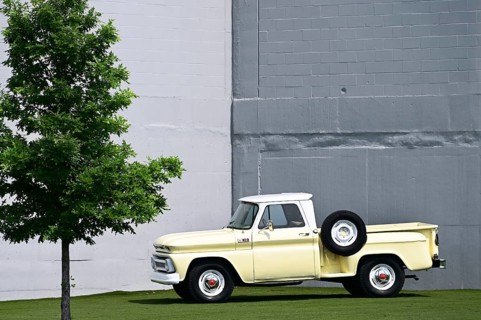 Old pickup truck, Nashville, Tennessee, United States of America