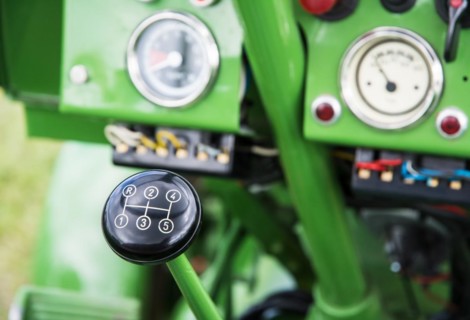 Vintage gear stick of an historic old-timer tractor