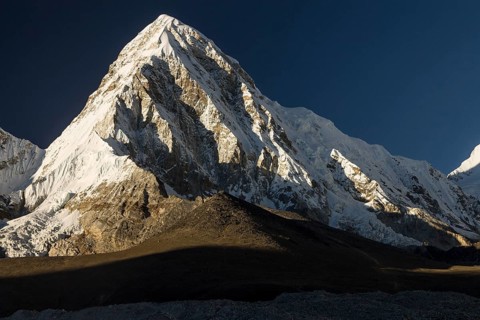 The seven-thousander Pumori and Kala Patthar, 5645m, the popular trekking peak and the Mount