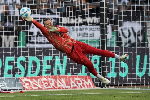 Football match, captain and goalkeeper Manuel NEUER FC Bayern Munich warming up in front of the