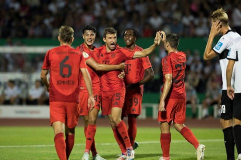 Football match, Thomas MÜLLER FC Bayern Munich centre celebrates energetically his 0:1 goal with