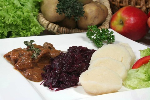 Game goulash with dumplings and red cabbage