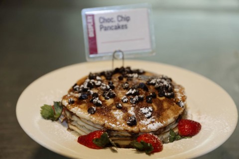Pancakes with Oreo biscuit pieces and strawberries, sprinkled with icing sugar, Manhattan, New York