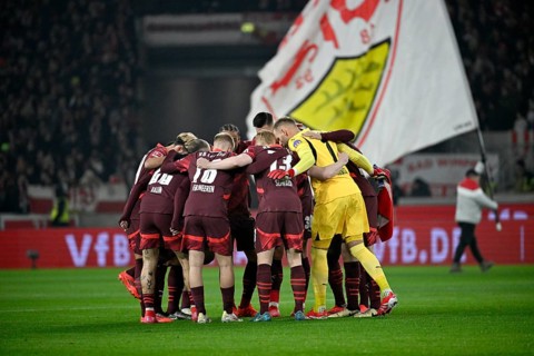 Team building, team circle in front of the start of the match RB Leipzig RBL VfB Stuttgart