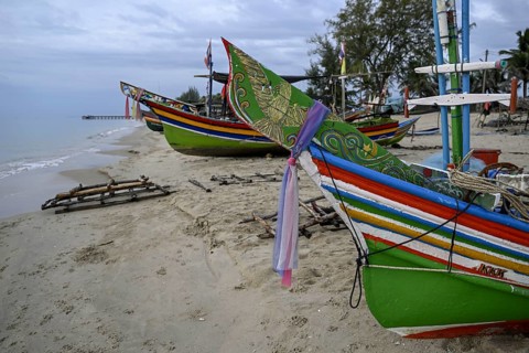 Fishing boats on the beach of Chathing Phra, near Hat Yai, Songkhla province, Thailand, Asia