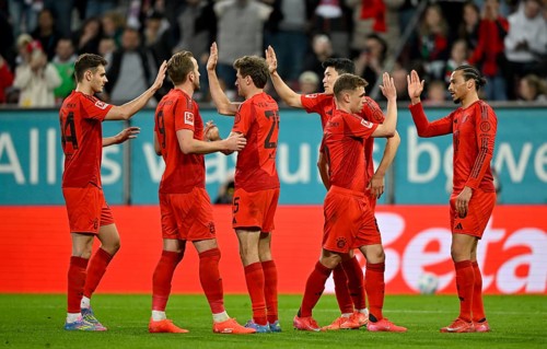 Goal celebration Thomas Mueller FC Bayern Munich FCB (25) Min-jae Kim FC Bayern Munich FCB (03)