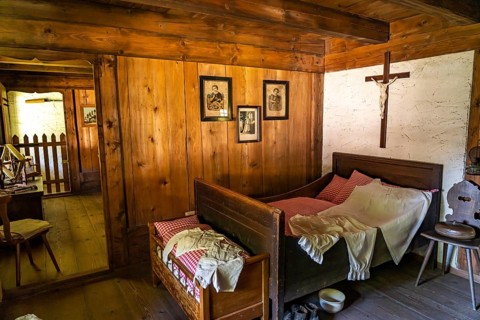 Bedroom of a historic farmhouse in the Black Forest Open-Air Museum Vogtsbauernhof, Black Forest,