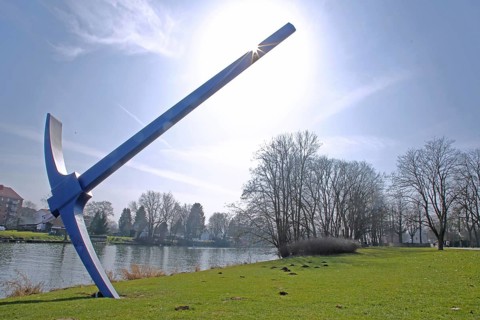 Sculpture Pickaxe by Claes Oldenburg 1982, documenta 7, backlight, XXL, oversize, very, large,