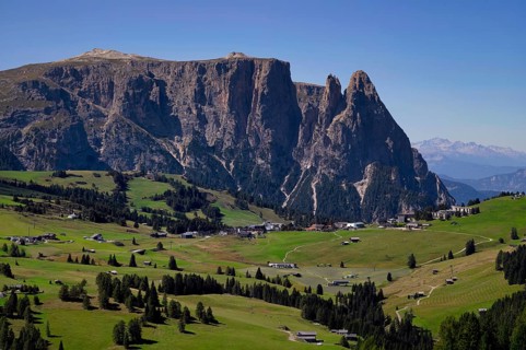 View of (from left to right) the Burgstall with the Santener Kanzele, the Euringer Spitze and the