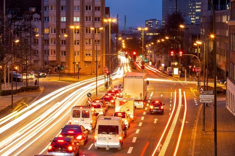 Evening city centre traffic in Essen, large intersection of Bismarckstrasse, B224, Friedrichstrasse