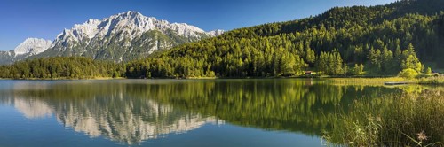 Lautersee, near Mittenwald, behind it the Karwendel Mountains, Werdenfelser Land, Upper Bavaria,