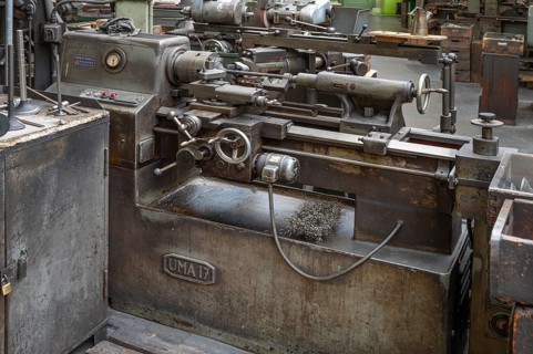Workbench in the production hall of engine valves, formerly Dietz & Pfriem valve factory, today