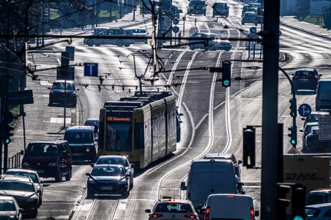Ruhrbahn tram, city centre traffic, Hobeisenstrasse, in front Martin-Luther-Strasse,