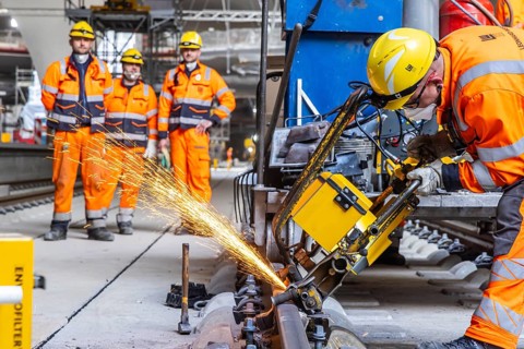 The last rails are being welded at the new main station. All the rails are now in place between