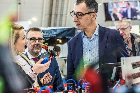 Education Minister Cem Özdemir visits Europe's largest education trade fair in Stuttgart. Here at