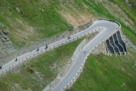 Stilfserjoch, Vinchgau, South Tyrol, Italy, Stilfser Joch pass road, the ascent over the tight