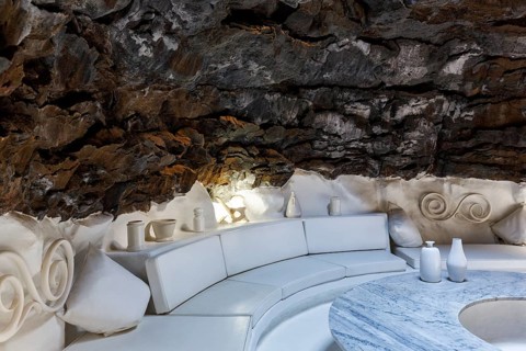 Cave dwelling, white bubble, sofa, former residence of the artist, interior view, Fundacion Cesar