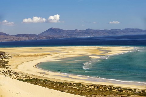 Playa Risco del Paso, Playa de Sotavento with lagoon and mountain views, Pajara, Fuerteventura,