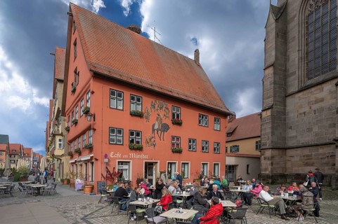 Historic house, today Café am Münster, Weinmarkt, Dinkelsbühl, Bavaria, Germany, Europe