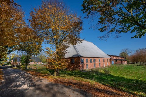 Othenstorf Estate with autumn trees and former poultry house, built around 1900, Othenstorf near