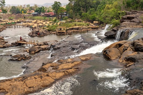 Tad Hang waterfall in the village of Tad Lo or Ban Saenvang, Bolaven Plateau, Laos, Asia