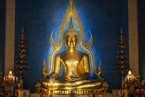 Phra Buddha Chinnarat, Buddha statue with Bhumispara-mudra, Buddha Gautama at the moment of