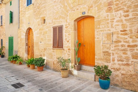 Old town street, Alcudia, Mallorca, Balearic Islands, Spain, Europe