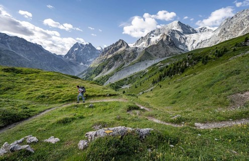 Mountaineer on a hiking trail, mountain landscape near Arolla, in the background mountain peak Mont
