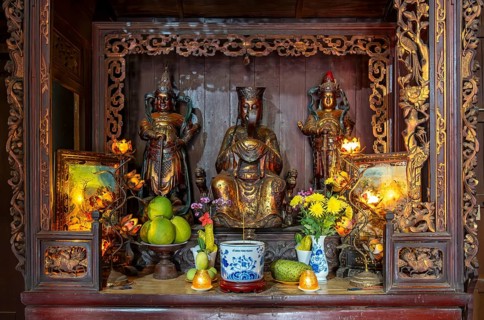 Altar inside the Vinh Trang Temple, My Tho, Mekong Delta, Vietnam, Asia