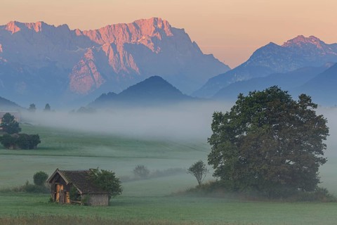 Mountain landscape, fog, hut, morning light, alpenglow, cloudy mood, summer, Zugspitze, Wetterstein
