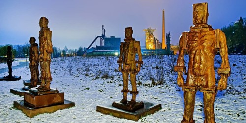 People made of iron, multi-part iron sculpture by Zbigniew Fraczkiewicz in front of the