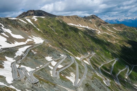Stilfserjoch, Vinchgau, South Tyrol, Italy, Stilfser Joch pass road, the ascent over the tight