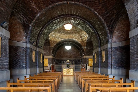 Altar and chapel, Lutyens Crypt, Liverpool Metropolitan Cathedral. Liverpool, England, UK